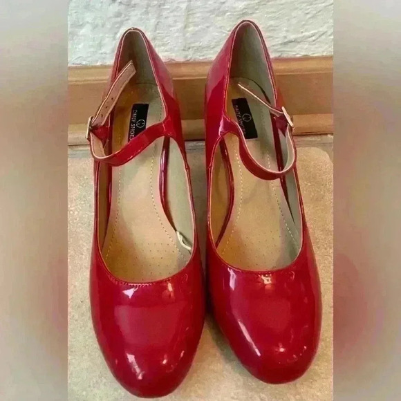 Vintage Daily Shoes Kelly Lip Stick Red, Mary Jane style 6 inch pumps; size 10 - Picture 2 of 7